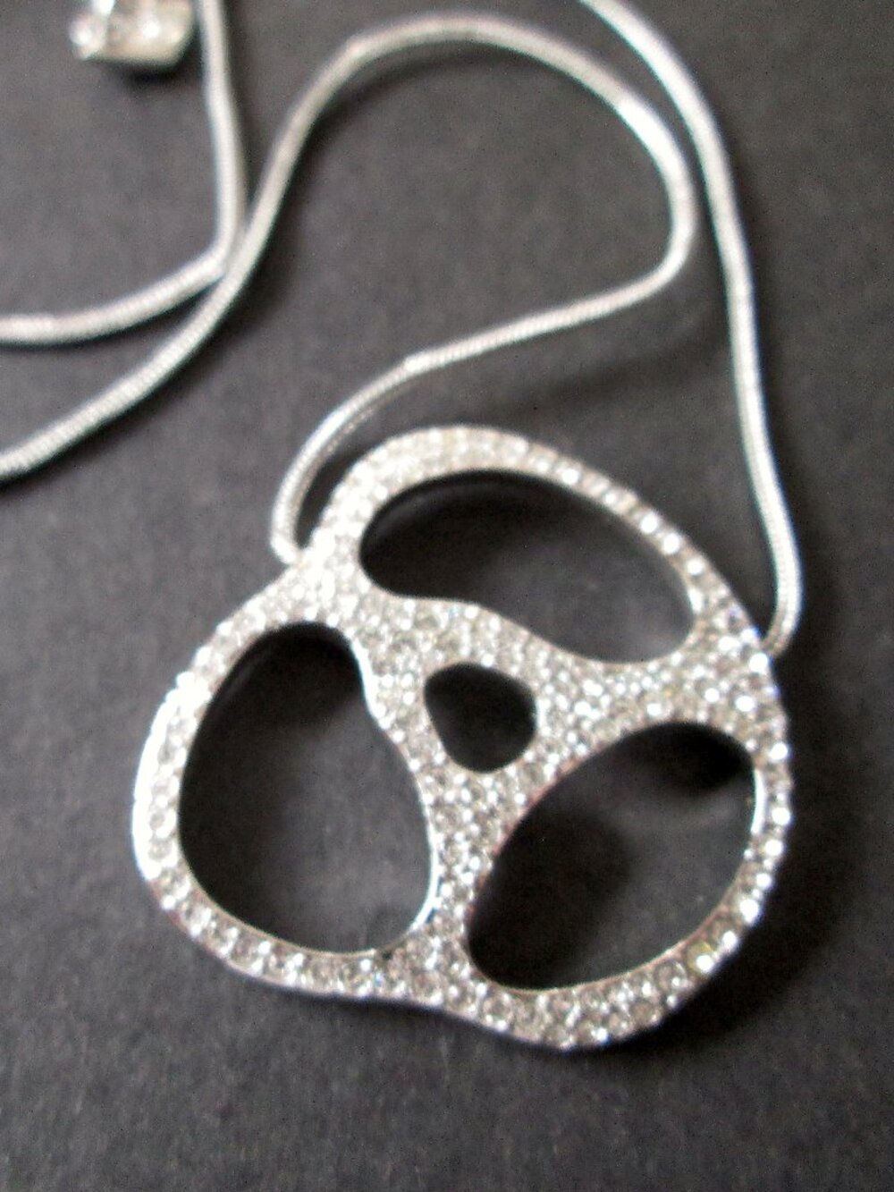 ✨ 🥨 Swarovski Pendant Necklace Shiny Silver Tone Snake Chain Clear Crystals